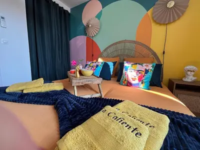 Un ou plusieurs lits dans un hébergement de l'établissement La Caliente love room glamour balnéo en duo