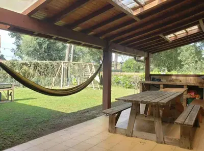 Jardin de l'établissement Maison familiale à 6 minutes de l'océan 4 chambres