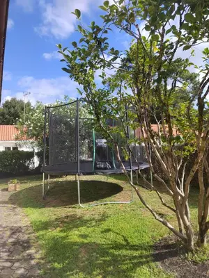 Jardin de l'établissement Maison familiale à 6 minutes de l'océan