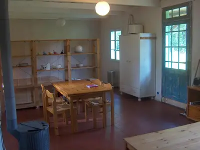 Cuisine ou kitchenette dans l'établissement Chalet au coeur d'un parc de 4 ha