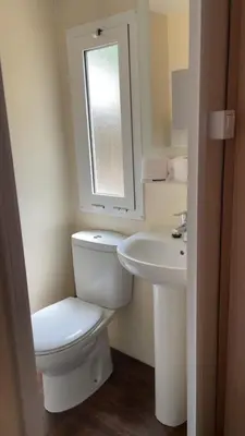 Salle de bains dans l'établissement Mobile home location a la semaine