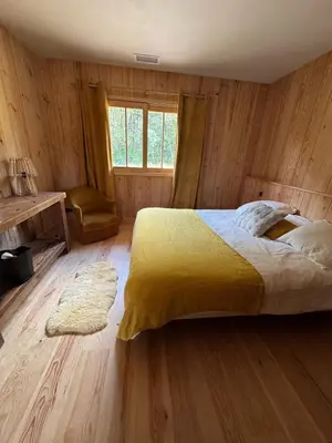Un ou plusieurs lits dans un hébergement de l'établissement Belle maison contemporaine en bois des Landes - Proche Contis Plage - Océan