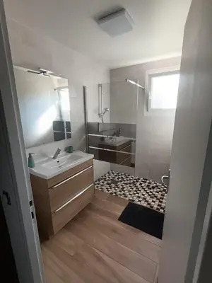 Salle de bains dans l'établissement Chambre d'hôtes, Gîte Chez Papi, meublé tourisme 3 étoiles