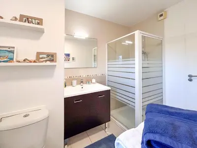 Salle de bains dans l'établissement La Piste Bleue