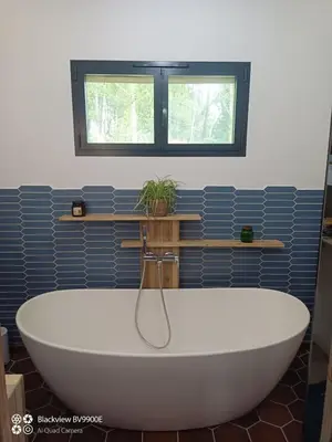 Salle de bains dans l'établissement Maison avec rivière