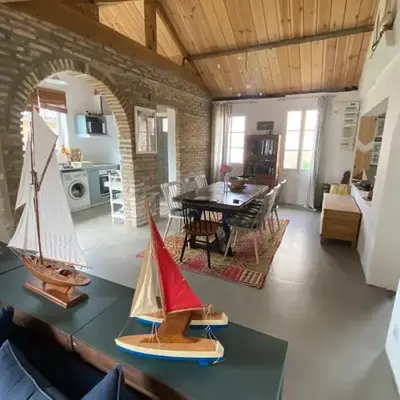 Maison chaleureuse dans les Landes à 2 min du lac et 25 min de Plage Biscarosse en voiture