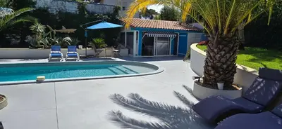 Piscine de l'établissement Maison avec piscine proche océan ou située à proximité