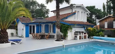Piscine de l'établissement Maison avec piscine proche océan ou située à proximité