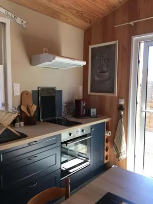Cuisine ou kitchenette dans l'établissement Mon chalet