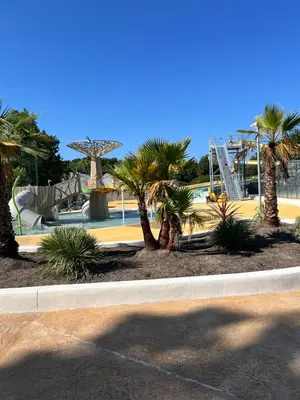 Piscine de l'établissement Camping 4 étoiles Mobile home 4 à 6 personnes ou située à proximité