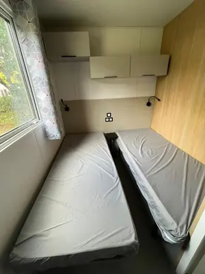 Un ou plusieurs lits dans un hébergement de l'établissement Mobil Home Premium Camping Mayotte 5 CLIM TV LV R096