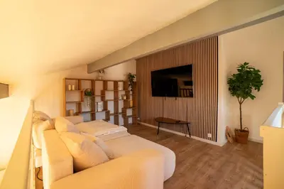 Télévision ou salle de divertissement dans l'établissement La pause sauvage