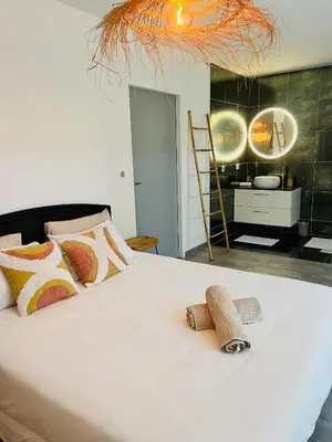Un ou plusieurs lits dans un hébergement de l'établissement Villa d'exception à Capbreton proche des plages