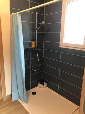 Salle de bains dans l'établissement Maison Landes