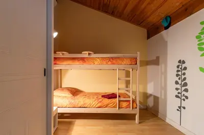 Un ou plusieurs lits dans un hébergement de l'établissement Grand balcon, piscine, plage, golf, parking, wifi, lave linge & vaisselle