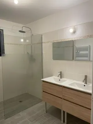 Salle de bains dans l'établissement New house for 8 people