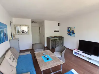 Télévision ou salle de divertissement dans l'établissement Appartement T2 à Seignosse - Plages et Commerces à Pied - FR-1-239-1138
