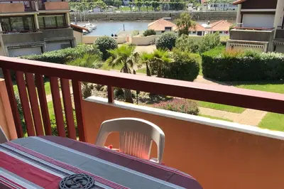Balcon ou terrasse dans l'établissement Grand studio calme vue sur port