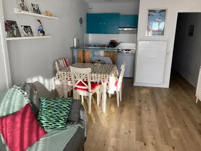 Cuisine ou kitchenette dans l'établissement Grand studio calme vue sur port