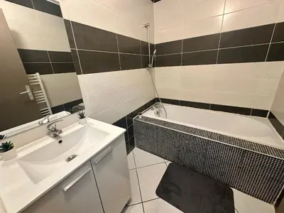 Salle de bains dans l'établissement appartement cosy avec terrasse