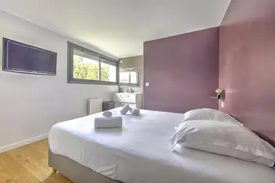 Un ou plusieurs lits dans un hébergement de l'établissement Villa Palmyra - Piscine Privée