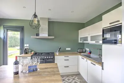 Cuisine ou kitchenette dans l'établissement Villa Palmyra - Piscine Privée