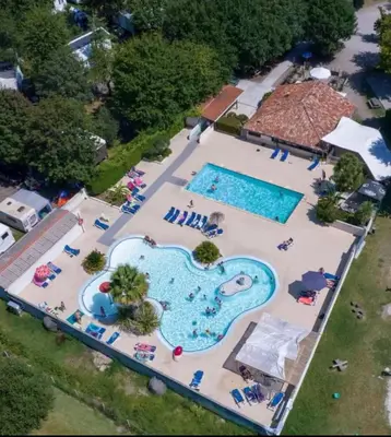 Piscine de l'établissement Les bruyères 58 - Mobil home dans camping familial piscine chauffée - wifi ou située à proximité