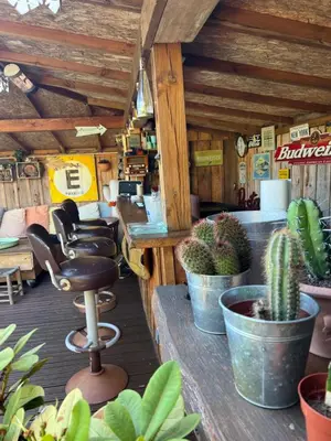 Coin salon dans l'établissement Jolie Maison avec piscine chauffée Bassin d'Arcachon