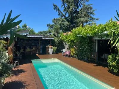 Piscine de l'établissement Jolie Maison avec piscine chauffée Bassin d'Arcachon ou située à proximité
