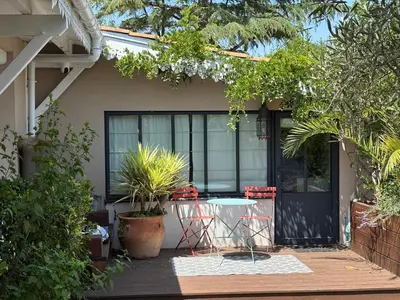 Jardin de l'établissement Jolie Maison avec piscine chauffée Bassin d'Arcachon