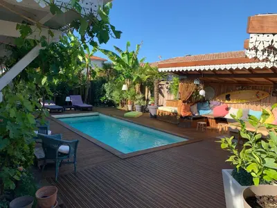 Piscine de l'établissement Jolie Maison avec piscine chauffée Bassin d'Arcachon ou située à proximité