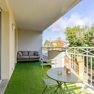 Le nid montois - centre - parking - balcon - wifi - lave linge et vaisselle