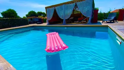 Piscine de l'établissement La Maison Zébulon ou située à proximité