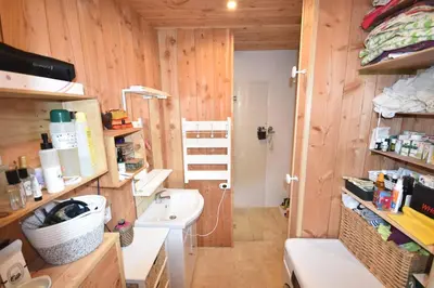Cuisine ou kitchenette dans l'établissement Deux studios bois terrasse jardin bassin et océan
