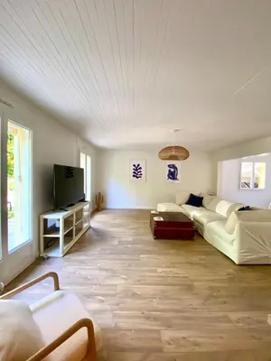 Télévision ou salle de divertissement dans l'établissement Villa Labenne Ocean - piscine, 500 mètres de la plage