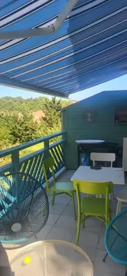 Balcon ou terrasse dans l'établissement Le Grand bleu