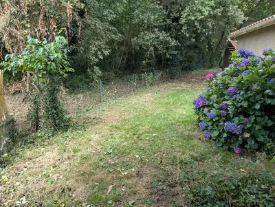 Jardin de l'établissement Détente et calme proche bassin