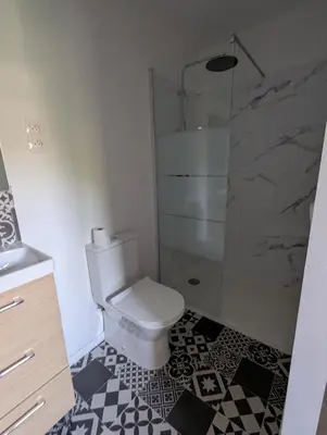 Salle de bains dans l'établissement Détente et calme proche bassin