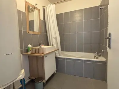 Salle de bains dans l'établissement Nouveau magnifique T3 Cœur de Dax - Parking dans résidence
