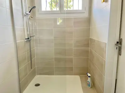Salle de bains dans l'établissement Caporizon - Villa Jan Lou - 3 chambres - Grande terrasse
