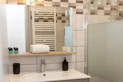 Salle de bains dans l'établissement Atlantic Selection - Studio Ivato, au Port de Capbreton