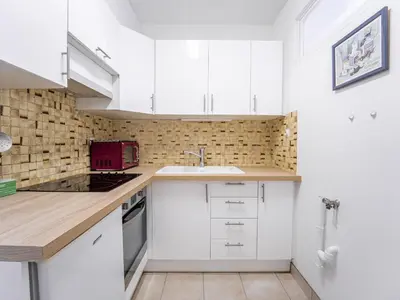 Cuisine ou kitchenette dans l'établissement Appartement calme entre courant et océan, 4 personnes, terrasse - FR-1-50-189