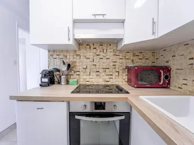 Cuisine ou kitchenette dans l'établissement Appartement calme entre courant et océan, 4 personnes, terrasse - FR-1-50-189