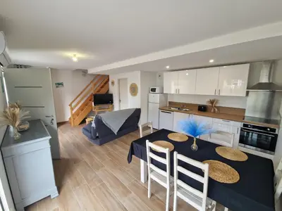 Cuisine ou kitchenette dans l'établissement Plein centre Mimizan Bourg
