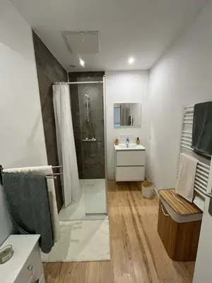 Salle de bains dans l'établissement Hébergement GÎTE Domaine de Pinsol