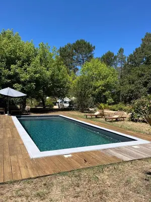 Piscine de l'établissement Hébergement GÎTE Domaine de Pinsol ou située à proximité