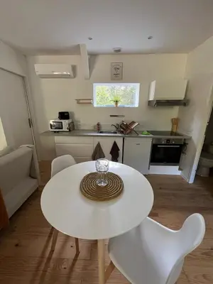 Cuisine ou kitchenette dans l'établissement Hébergement GÎTE Domaine de Pinsol