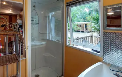 Salle de bains dans l'établissement Cozy Stacaravan In Saint-Paul-Lès-Dax