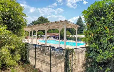 Piscine de l'établissement Cozy Stacaravan In Saint-Paul-Lès-Dax ou située à proximité