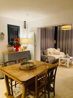 Coin salon dans l'établissement Maison proche plage et Golf